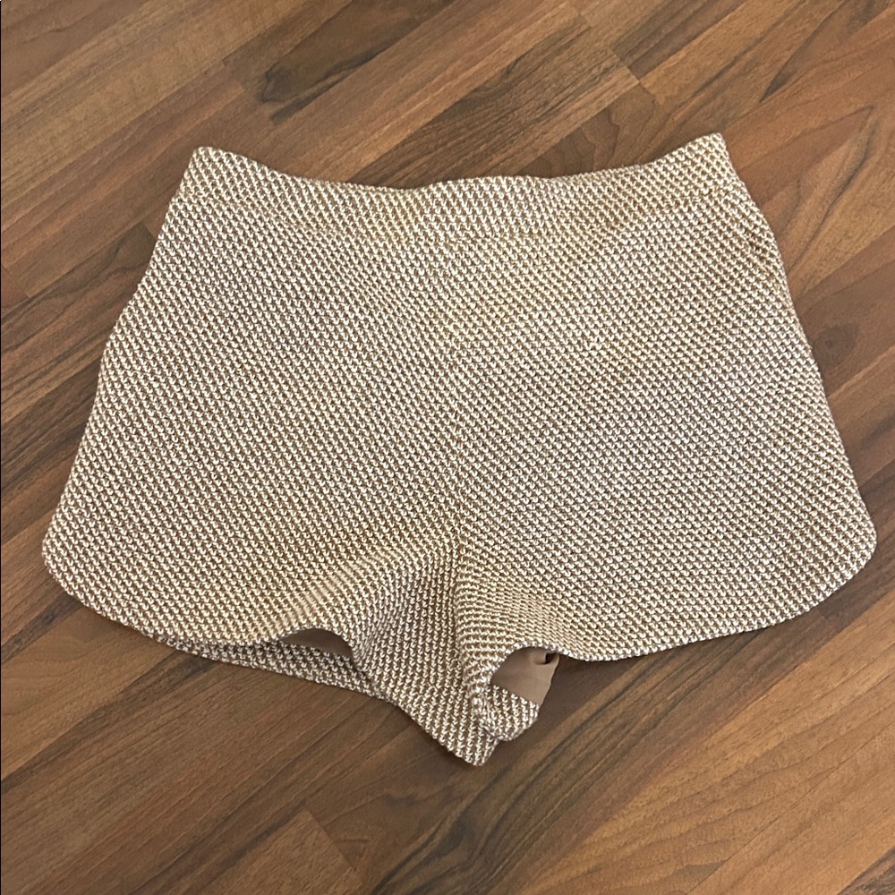 L'AGENCE High Waist Cream Shorts